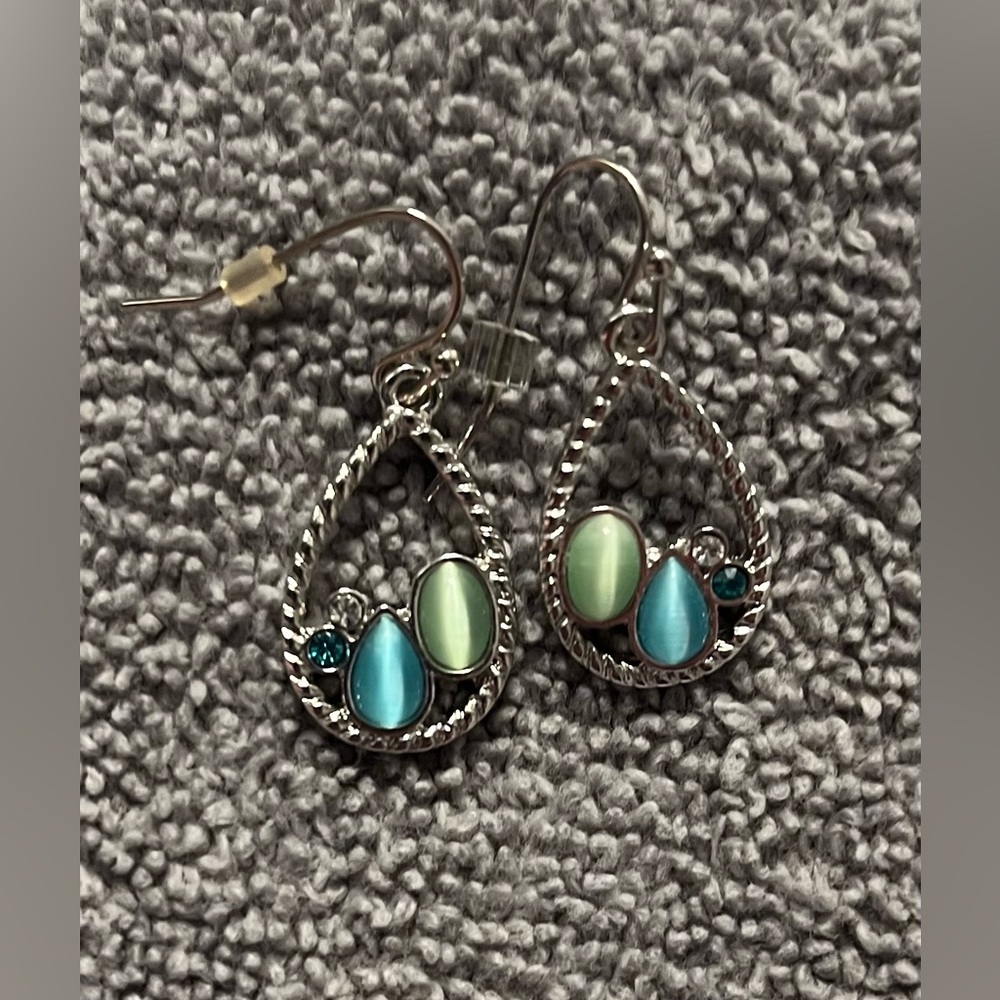 Lia Sophia “Belle Isle” Dangle Earrings Silver Tone Teardrop Blue Cat’s Eye